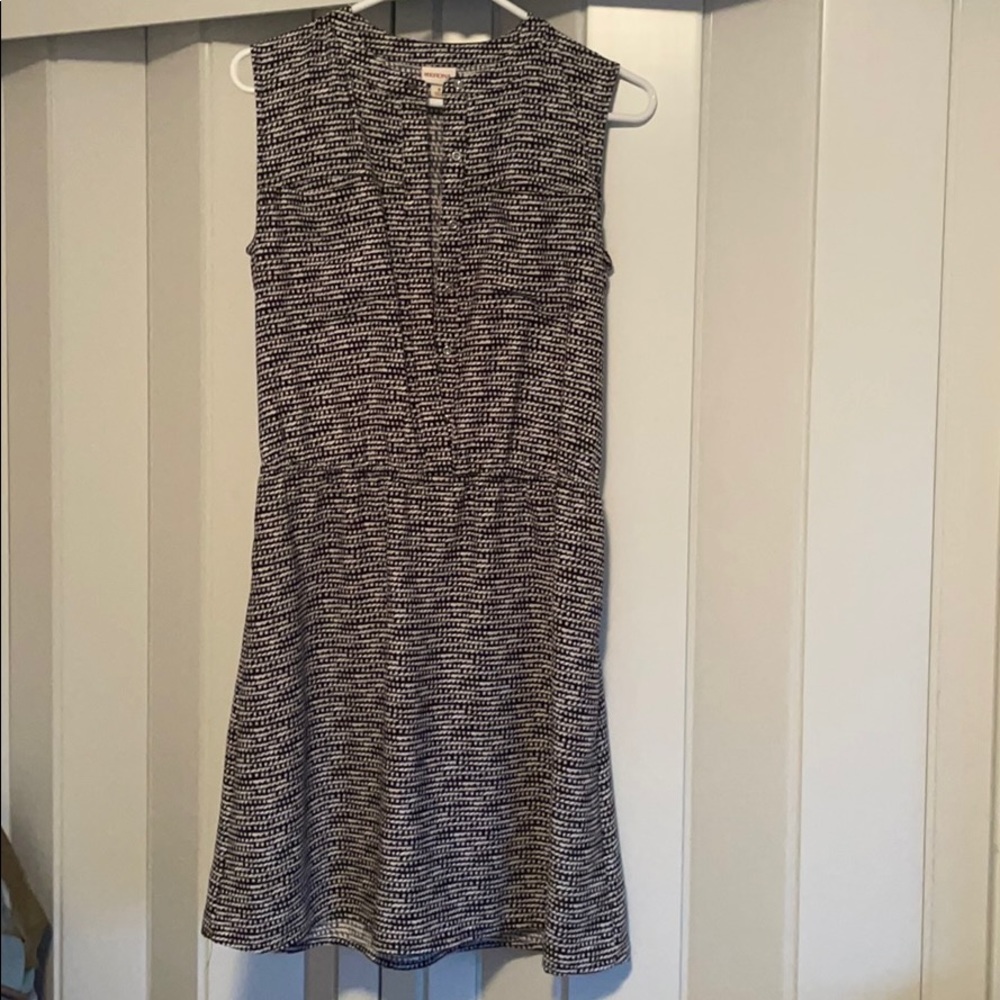 Sleeveless midi dress